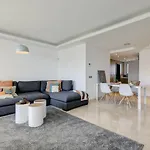 Modern Frontline - Apartment