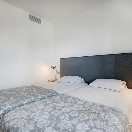 Modern Frontline - Estepona