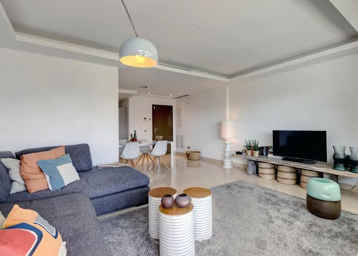 Modern Frontline - Estepona