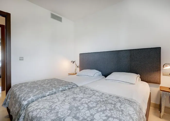 Modern Frontline - Estepona